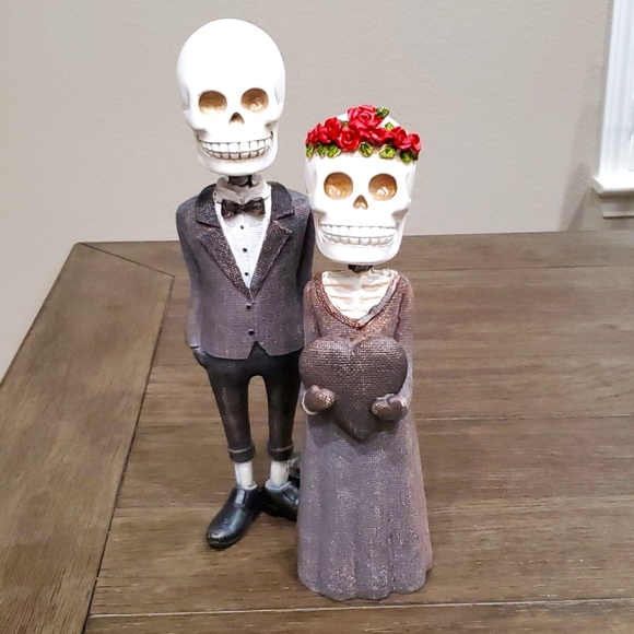 Gothic Skeleton Couple Figurine Set - Picture 12 of 13
